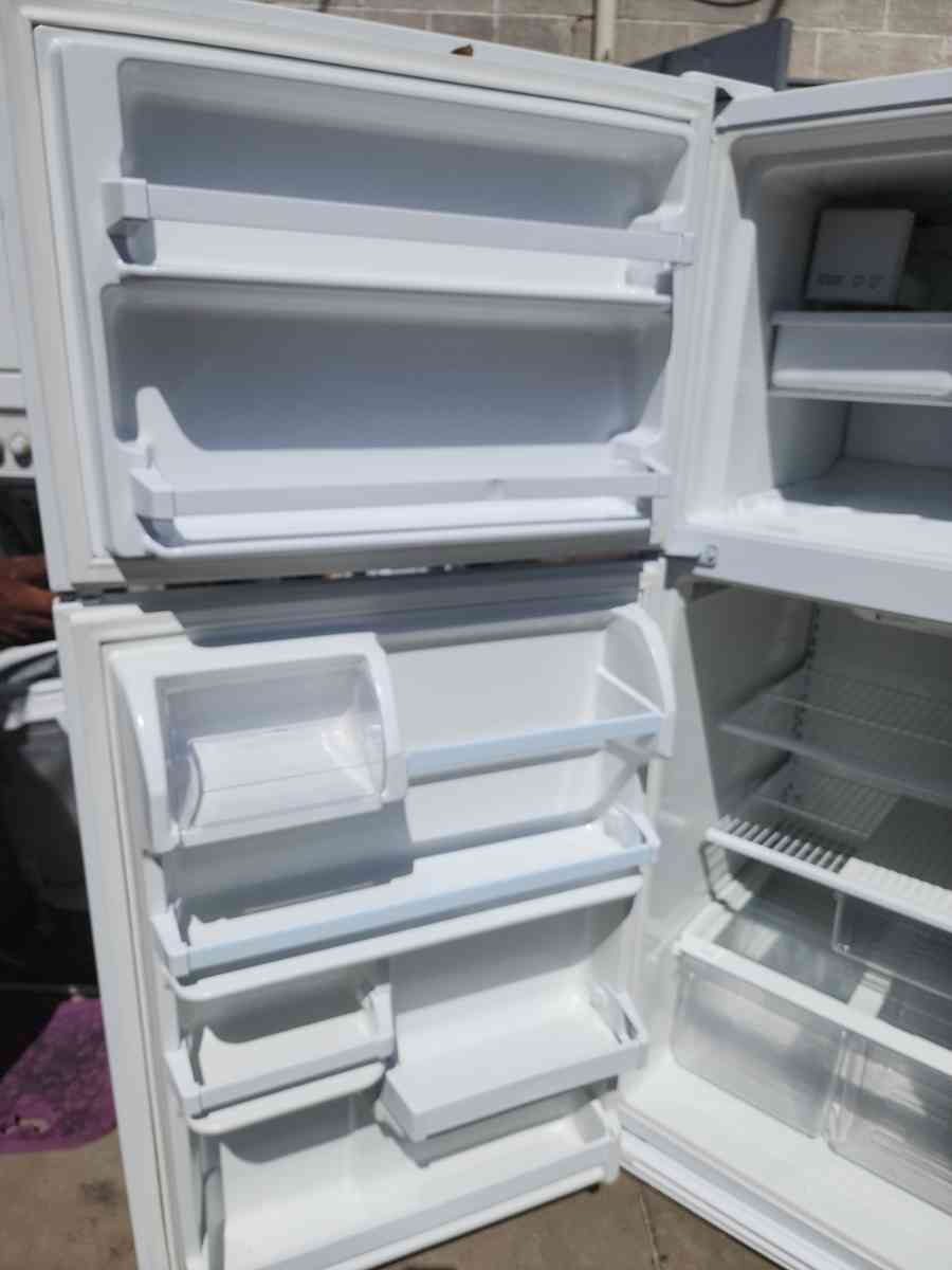 WHIRLPOOL 18CUFT FRIDGE - Santa Ana, California - FleaMarketBay