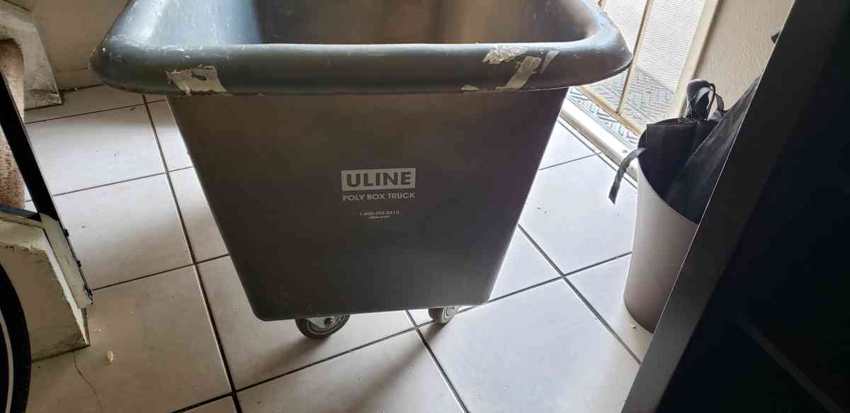 ULINE ROYAL BASKET 6BU - Chino, California - FleaMarketBay