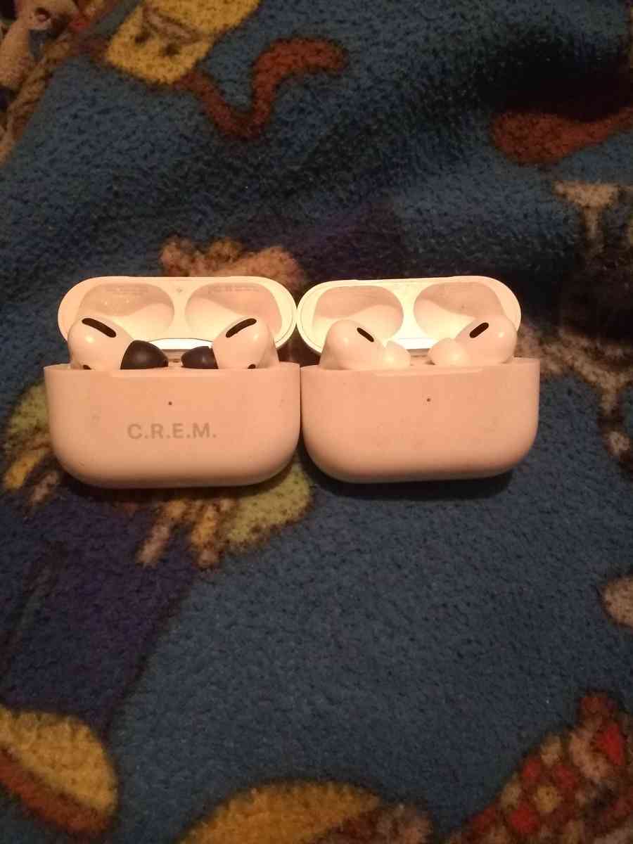 2 Airpod pros gen 2 - Memphis, Tennessee - FleaMarketBay