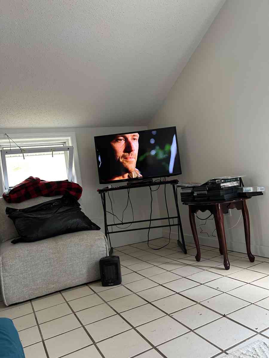 Samsung Smart TV - Sylva, North Carolina - FleaMarketBay