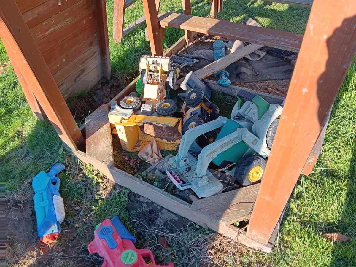 Complete kids playground - Fayette City, Pennsylvania - FleaMarketBay