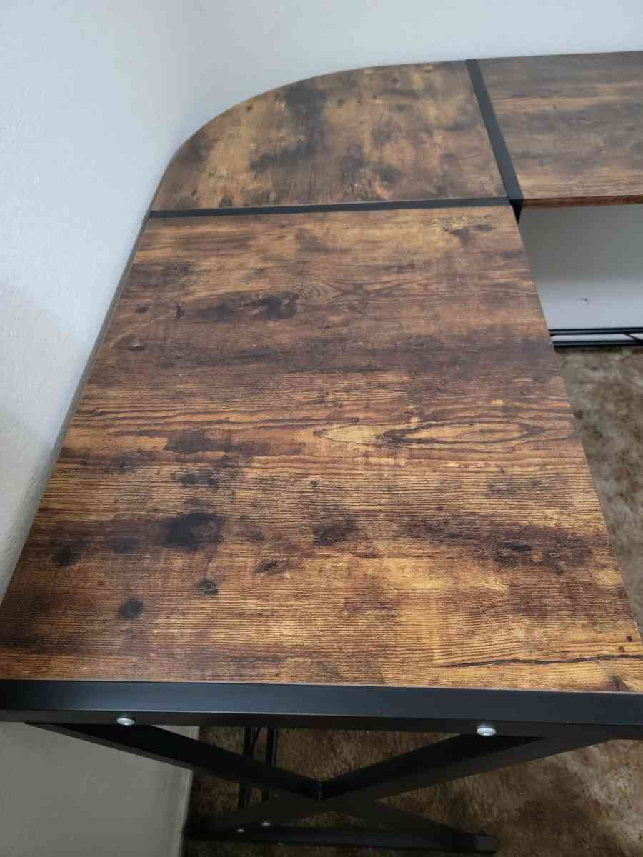 L shaped desk - Chico, California - FleaMarketBay