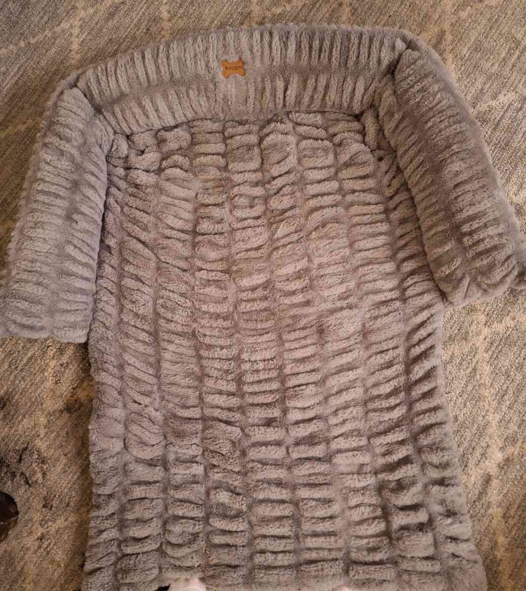 Ugg brand medium dog bed - Lincoln, Nebraska - FleaMarketBay