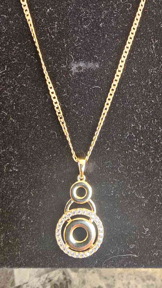 neckless with pedant - Rochester, New York - FleaMarketBay