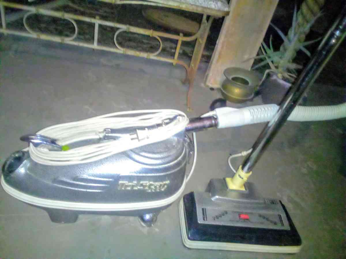 TriStar DXL vacuum from 70s - Desert Hot Springs, California - FleaMarketBay