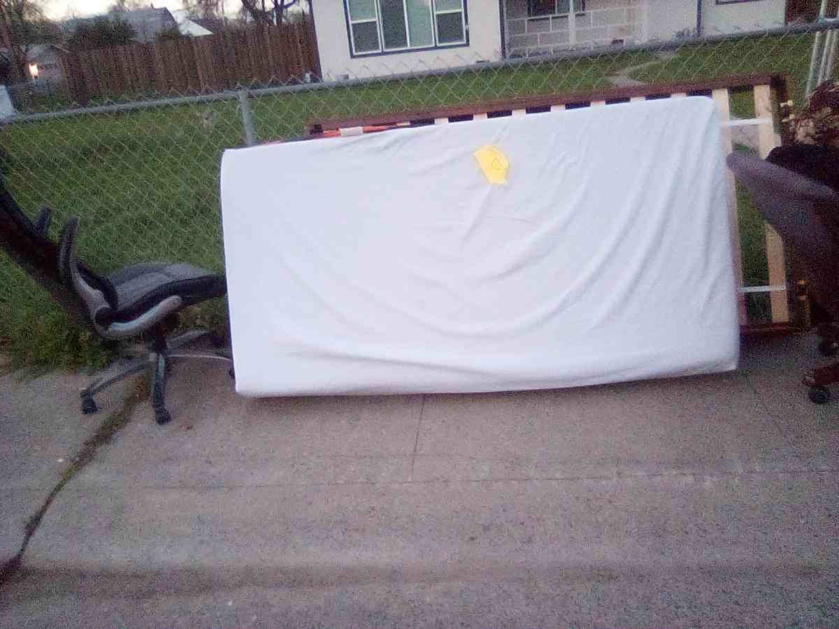 dresser beds  mics - Sacramento, California - FleaMarketBay