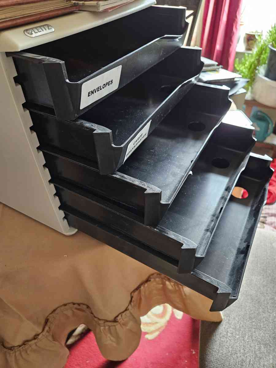 small over desk organizer - El Paso, Texas - FleaMarketBay