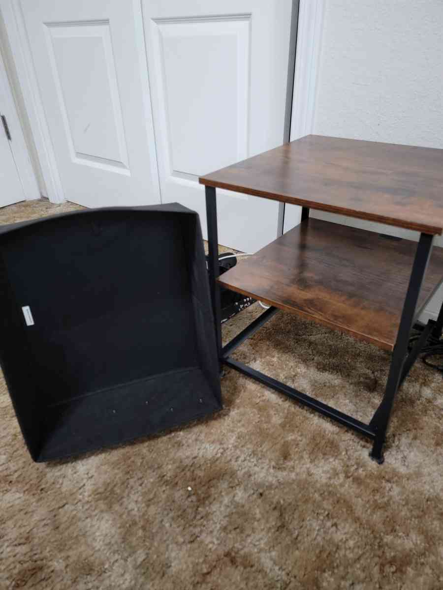 Small night stand - Chico, California - FleaMarketBay