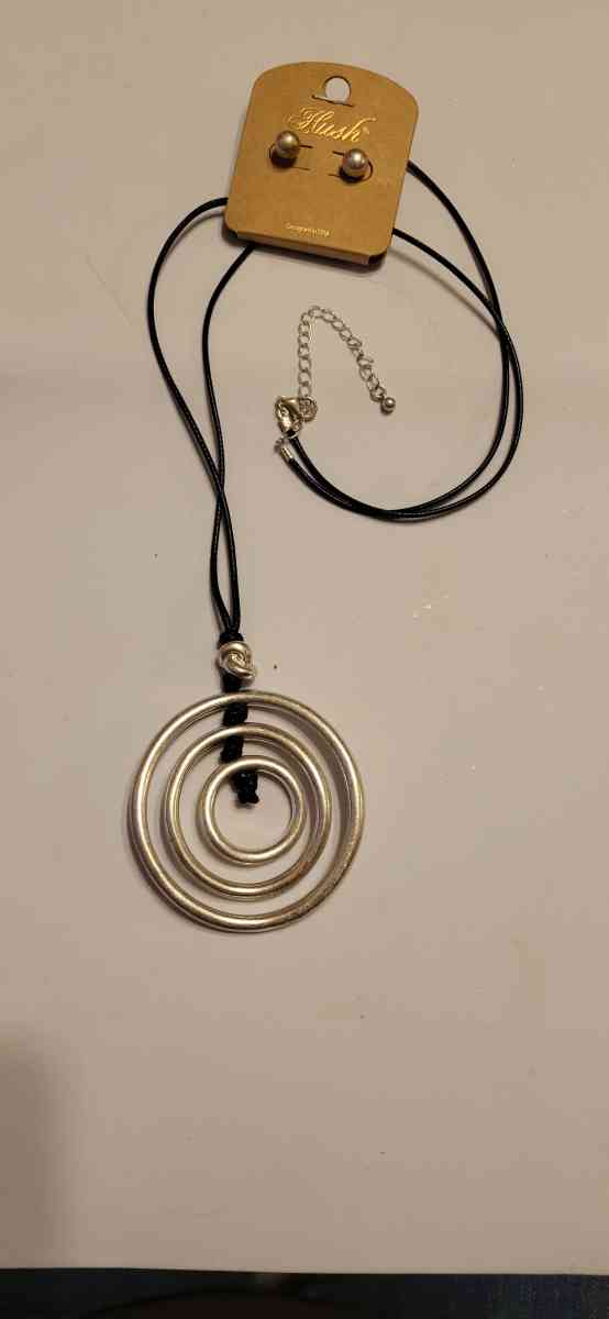 necklace and eareing set