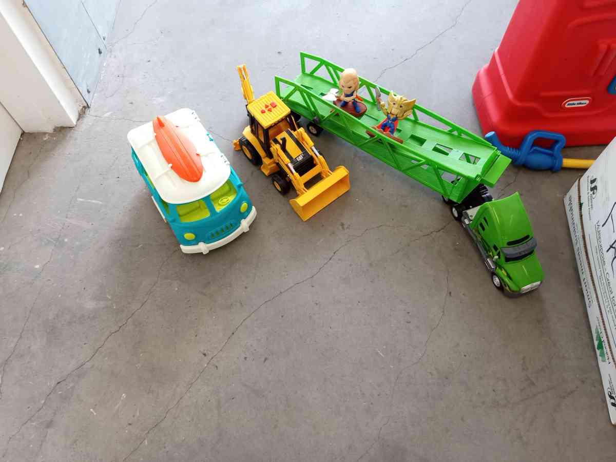 toys toys - Adelanto, California - FleaMarketBay