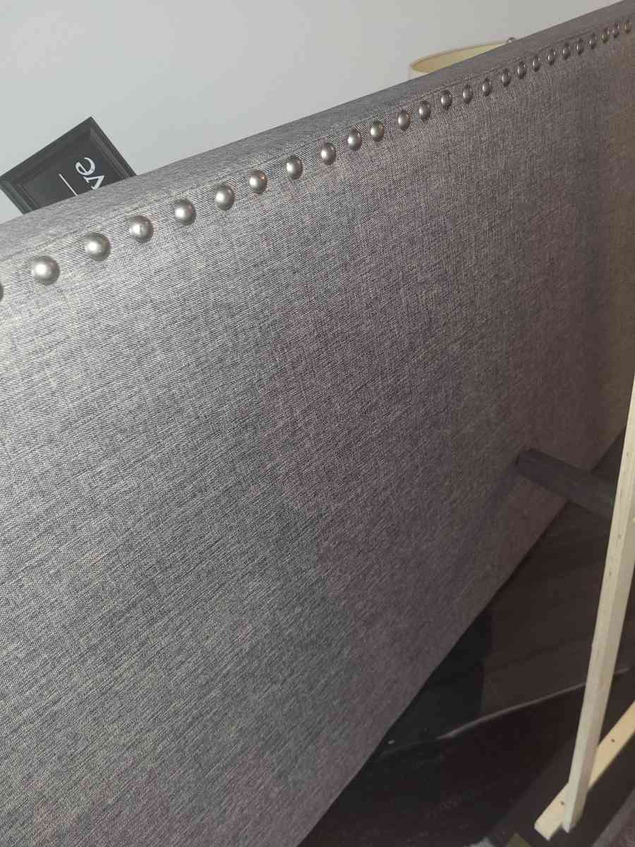 I am selling a Gray Queen Headboard and footboard bedframe - Dallas, Texas - FleaMarketBay