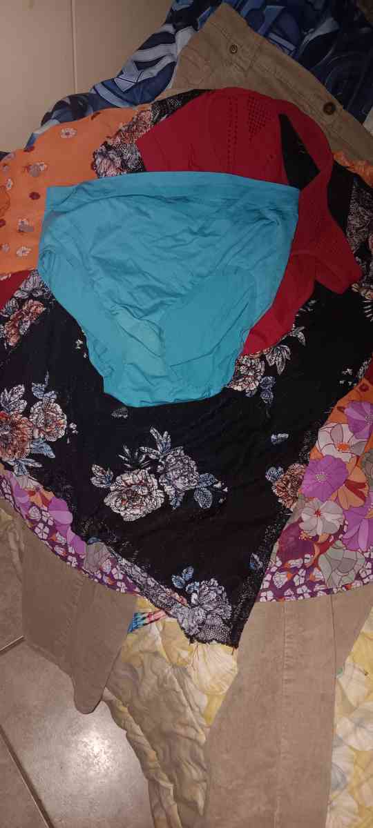 womans clothes 2 dollar each - Dade City, Florida