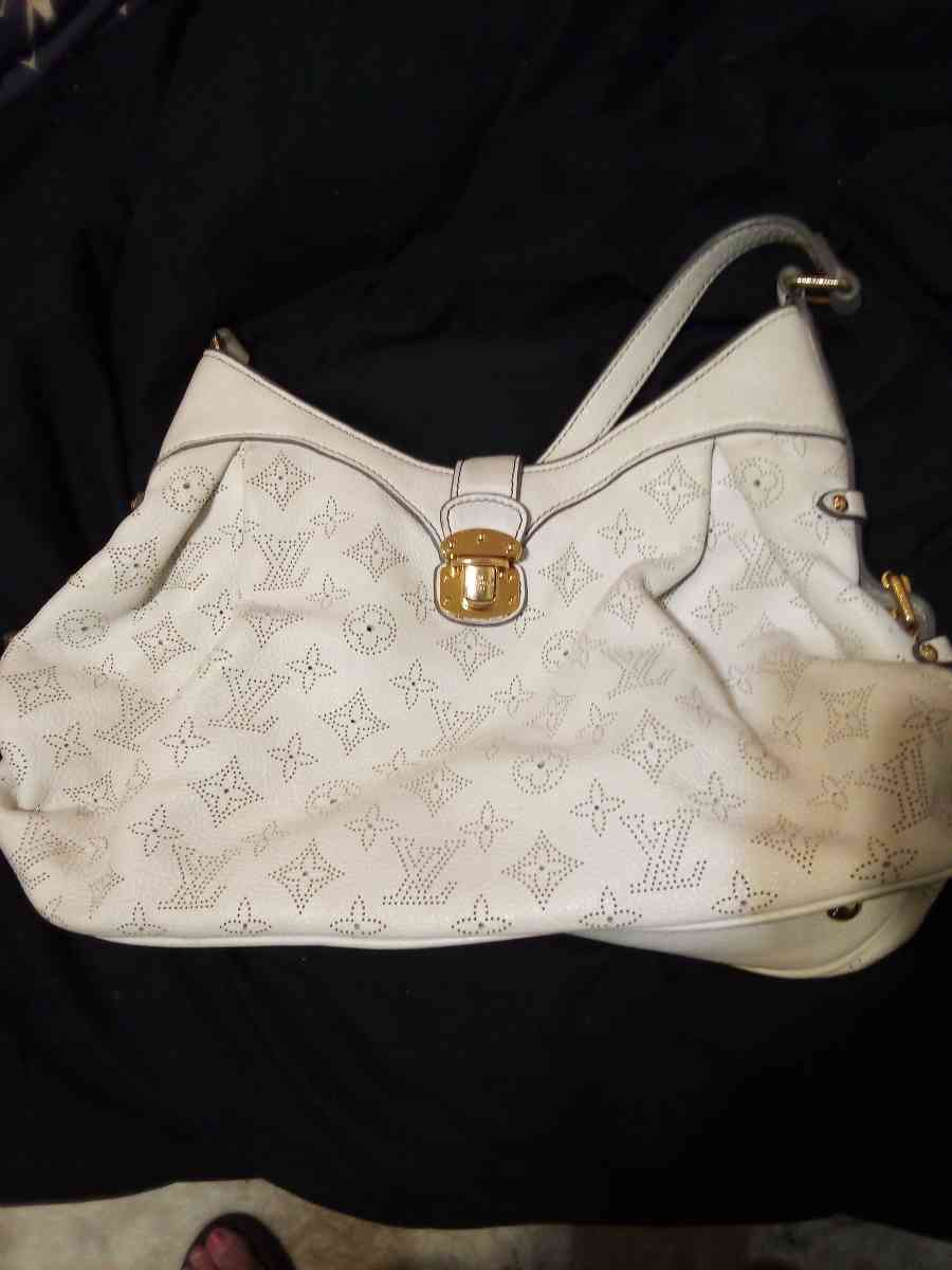100 Percent Authentic Louis Vuitton hand bag - Campbellsville, Kentucky