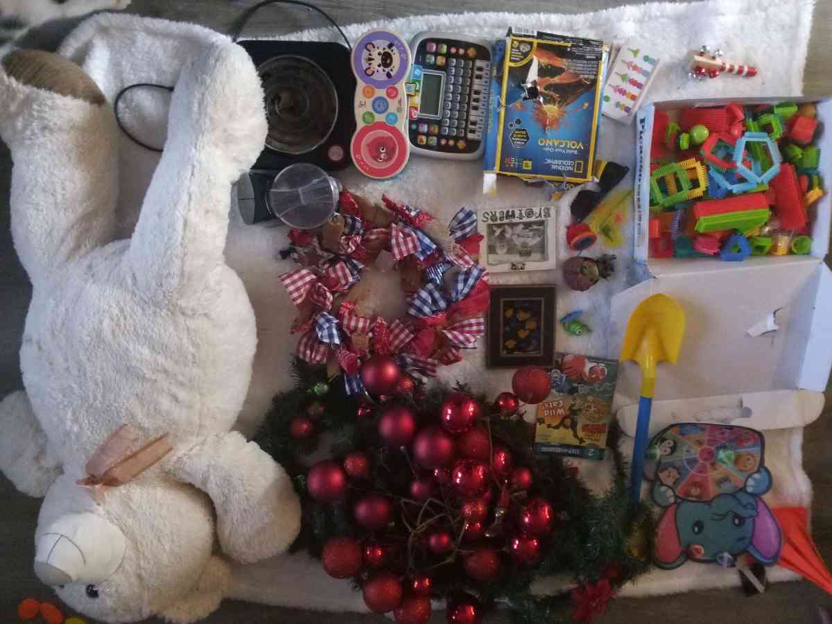 So Much Cool Stuff - Cleveland, Ohio - FleaMarketBay