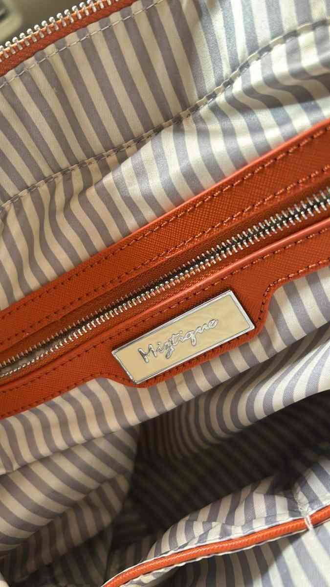 womans purse - Mc Lean, Virginia - FleaMarketBay