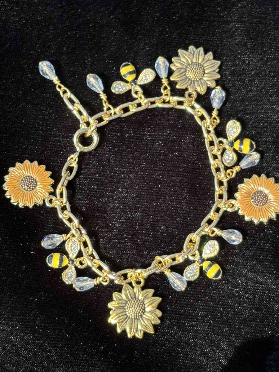 Summer time blues handmade charm bracelet - Tehachapi, California - FleaMarketBay