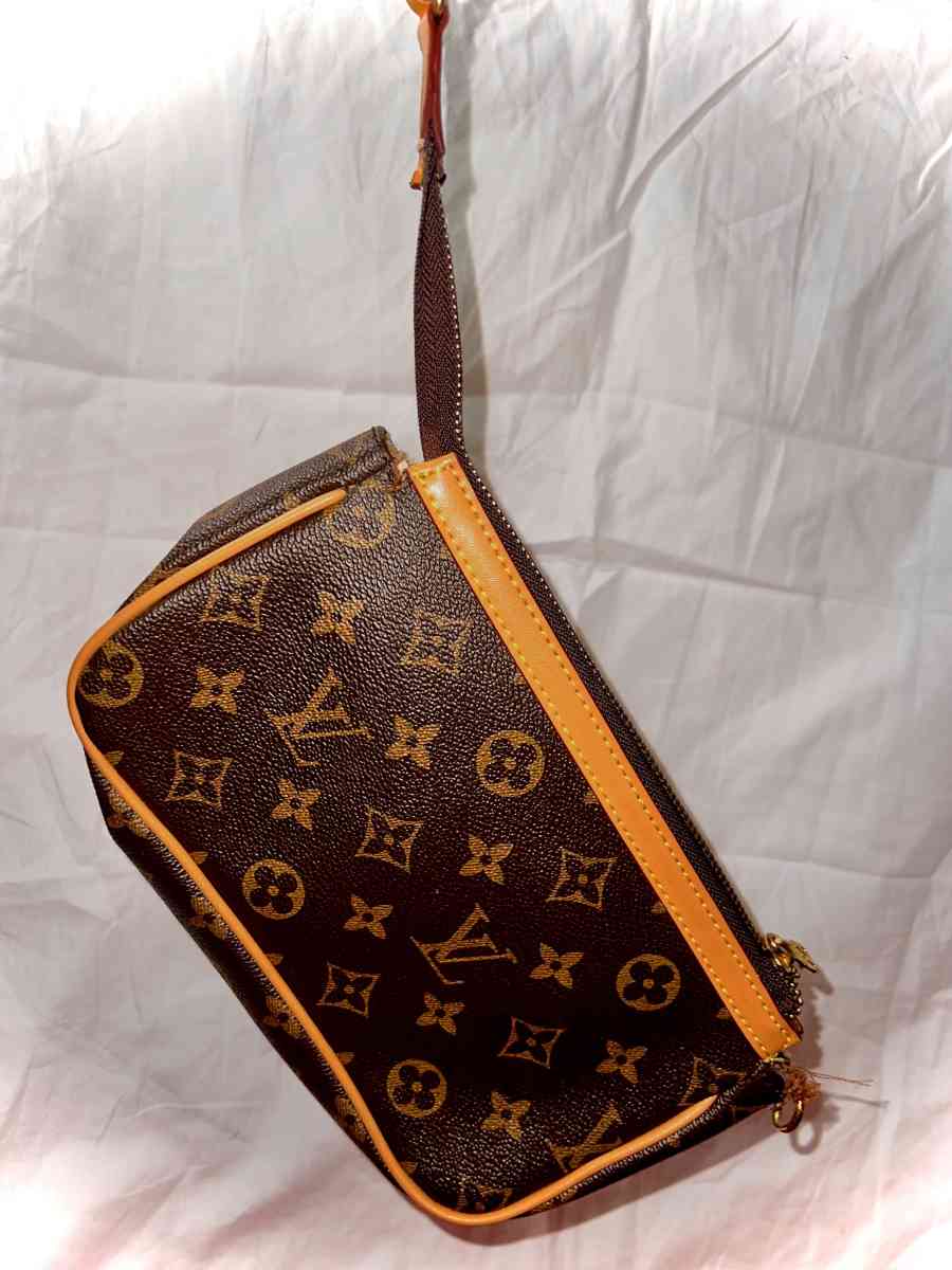 Louis Vuitton Clutch Bag - Clayton, Georgia - FleaMarketBay