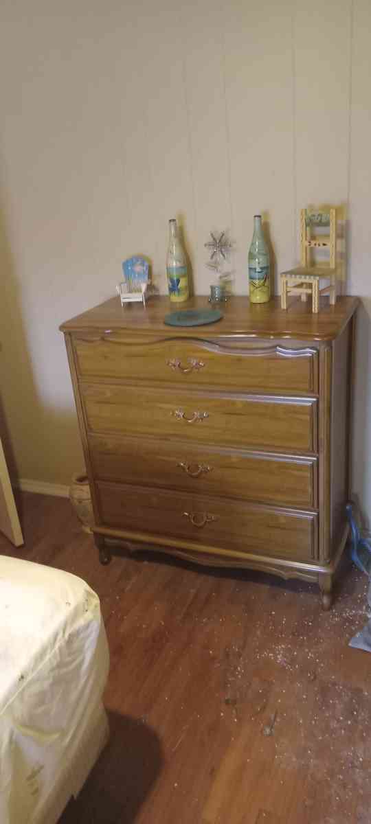 queen bedroom set - Hudson, Florida - FleaMarketBay