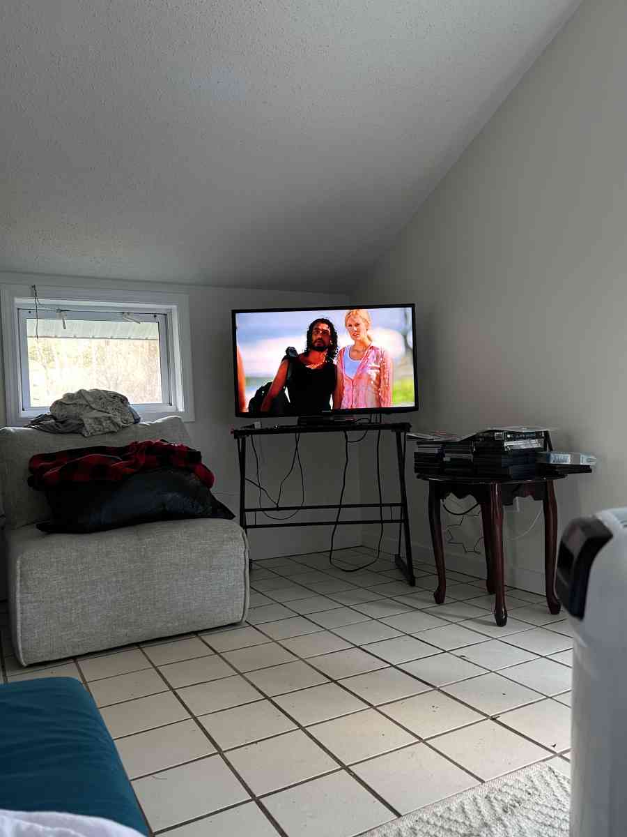 Samsung Smart TV - Sylva, North Carolina - FleaMarketBay