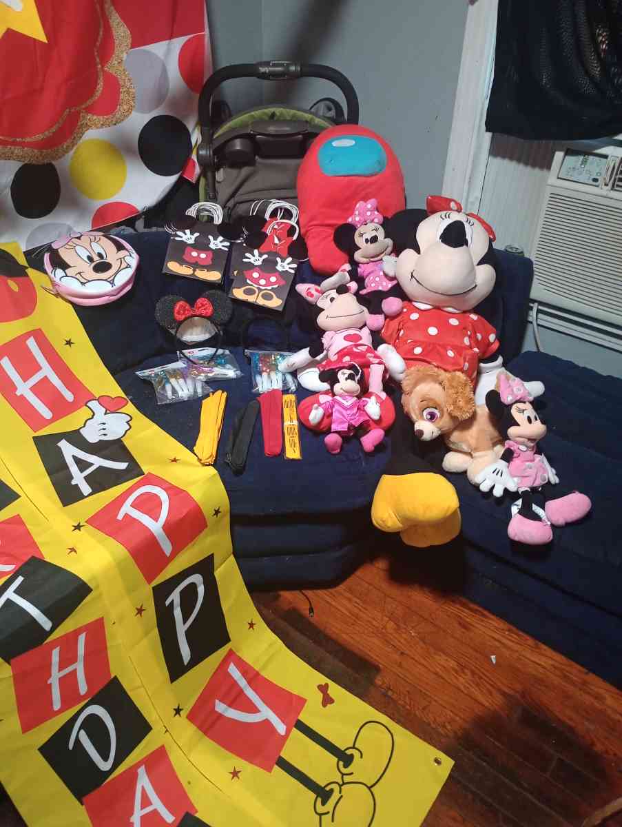 Mickey mouse and Minnie birthday party set with Minnie plush - Waco, Texas - FleaMarketBay