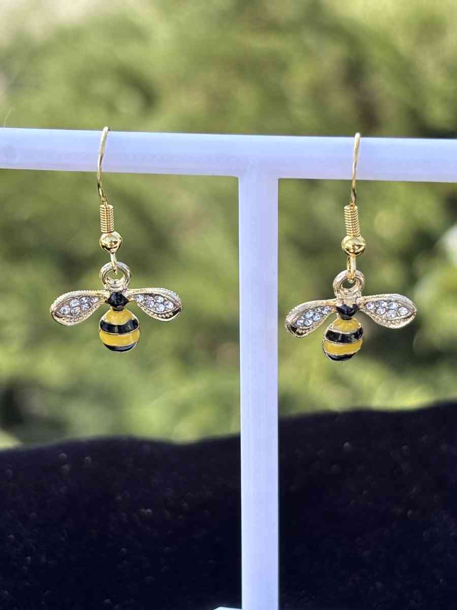 honeybee earrings - Tehachapi, California - FleaMarketBay