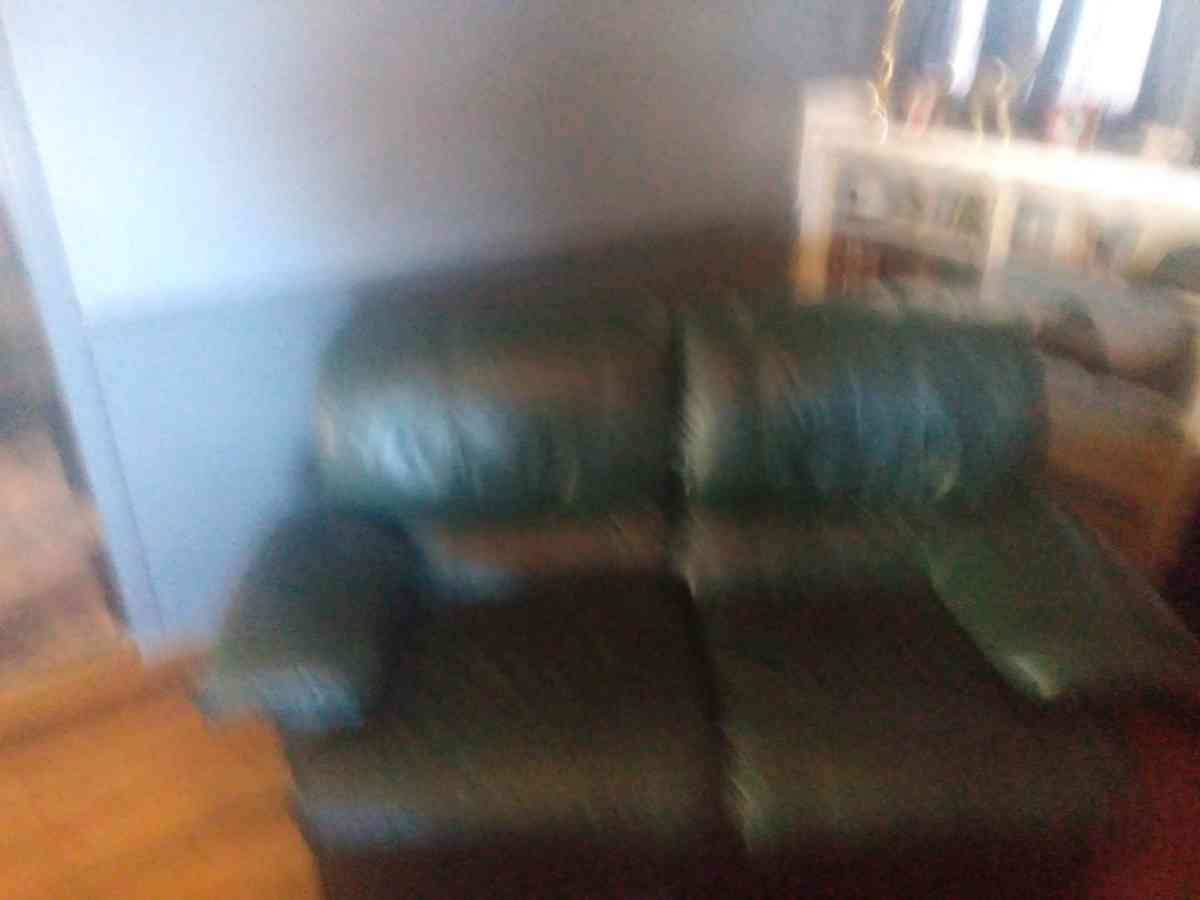 leather recliner on both sides very good condition - Abilene, Texas