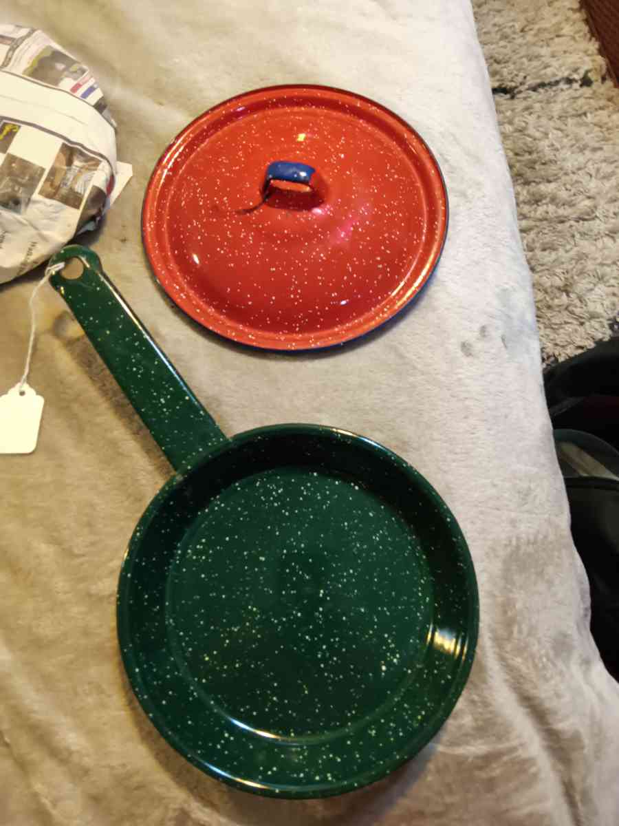 Granite Skillet with lid - Louisville, Kentucky - FleaMarketBay