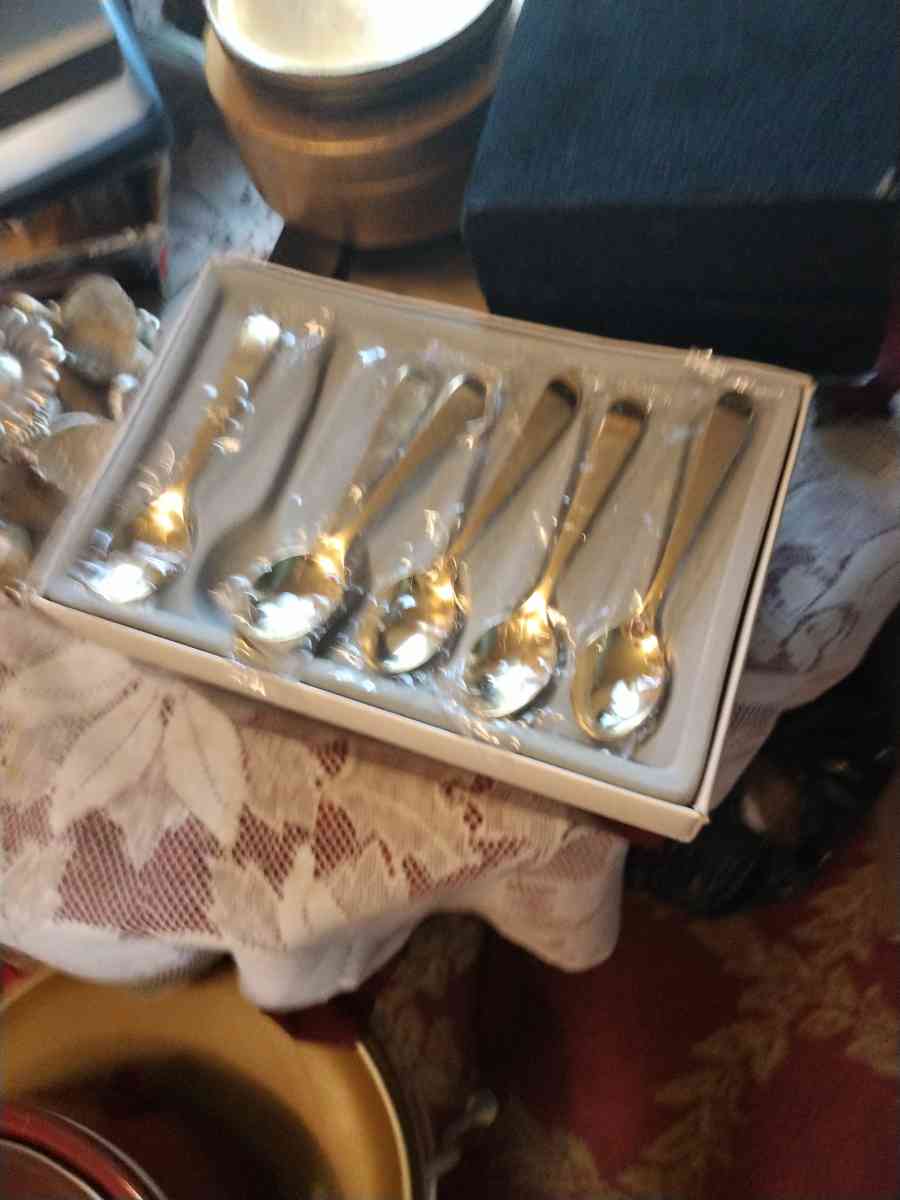 everything - Cathedral City, California - FleaMarketBay