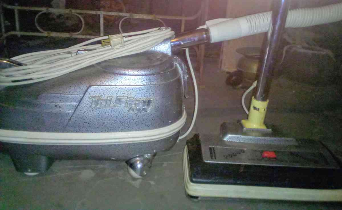 TriStar DXL vacuum from 70s - Desert Hot Springs, California - FleaMarketBay