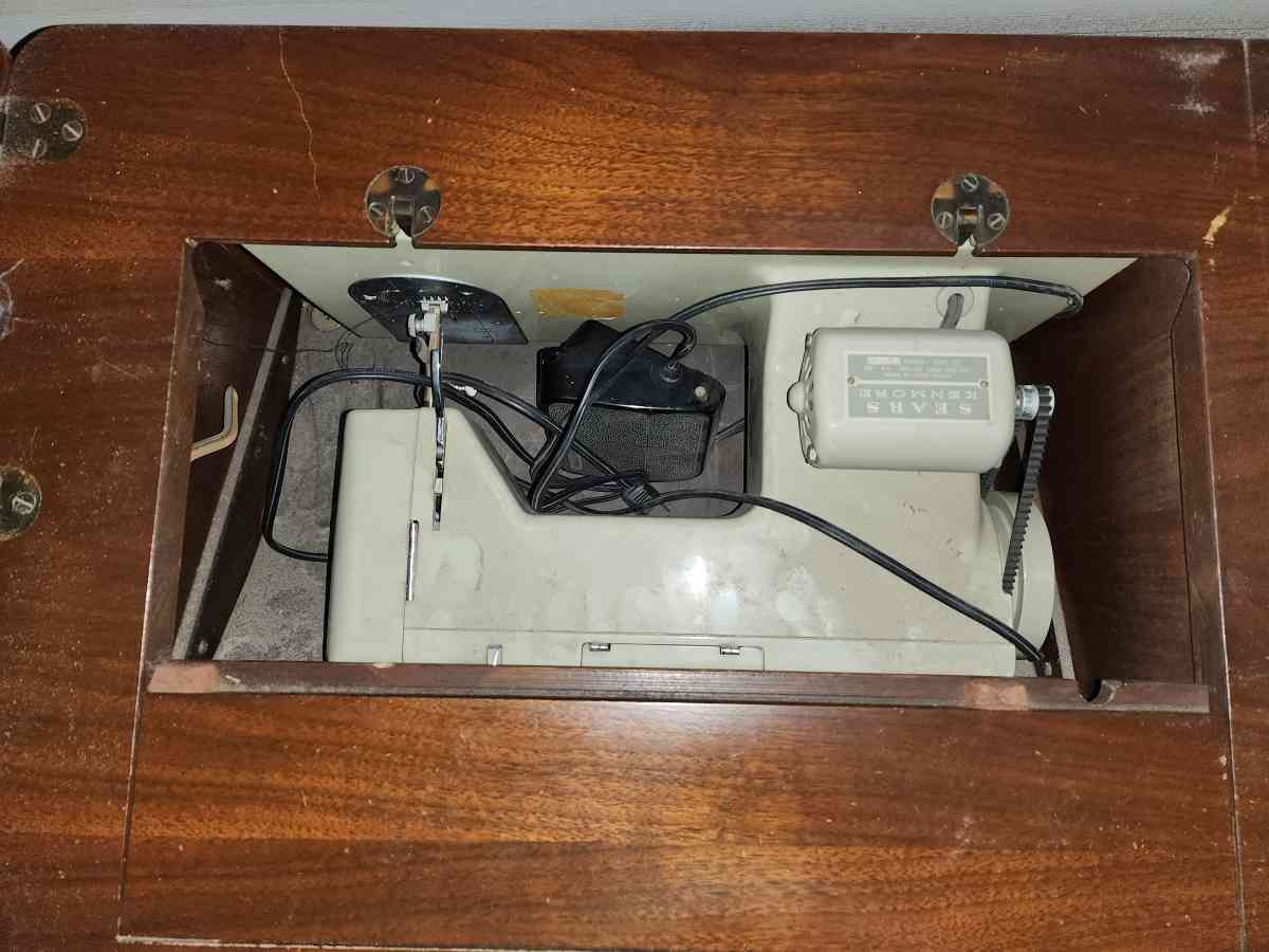 Vintage Sewing Desk With Sewing Machine - South Plainfield, New Jersey - FleaMarketBay
