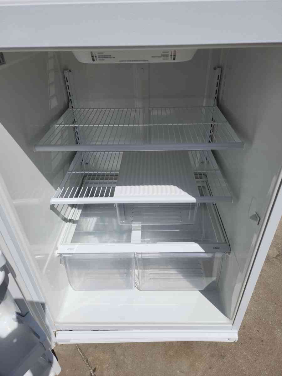 WHIRLPOOL 18CUFT FRIDGE - Santa Ana, California - FleaMarketBay