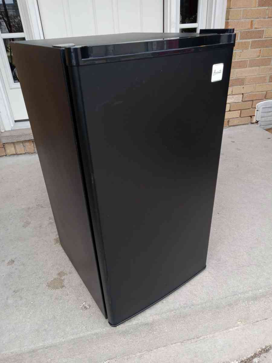 mini refrigerador listo para las chelas - Elgin, Illinois - FleaMarketBay