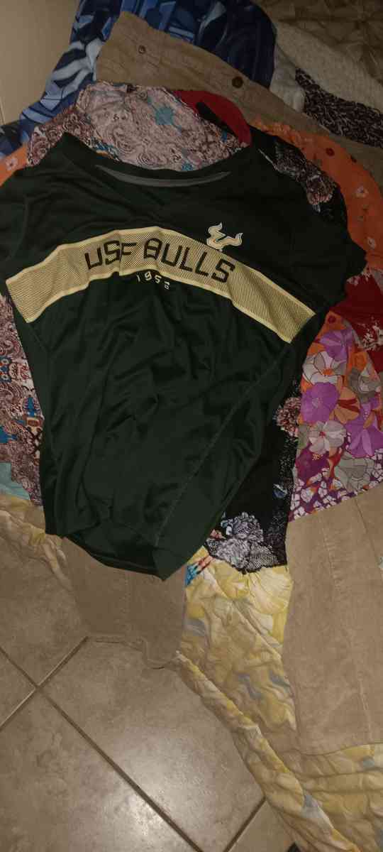 Womans large shirts 2 dollars each - Dade City, Florida - FleaMarketBay