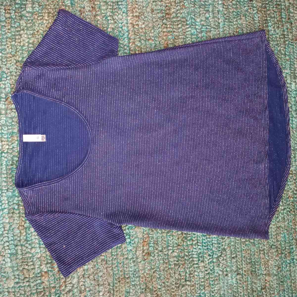 Navy Blue top with stripes - Florence, South Carolina - FleaMarketBay