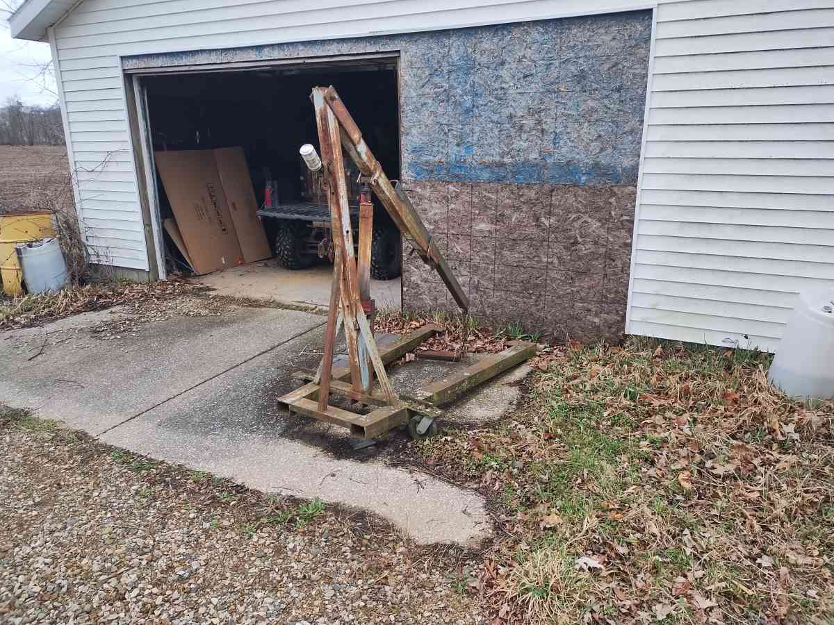 Cherry picker - Vicksburg, Michigan - FleaMarketBay