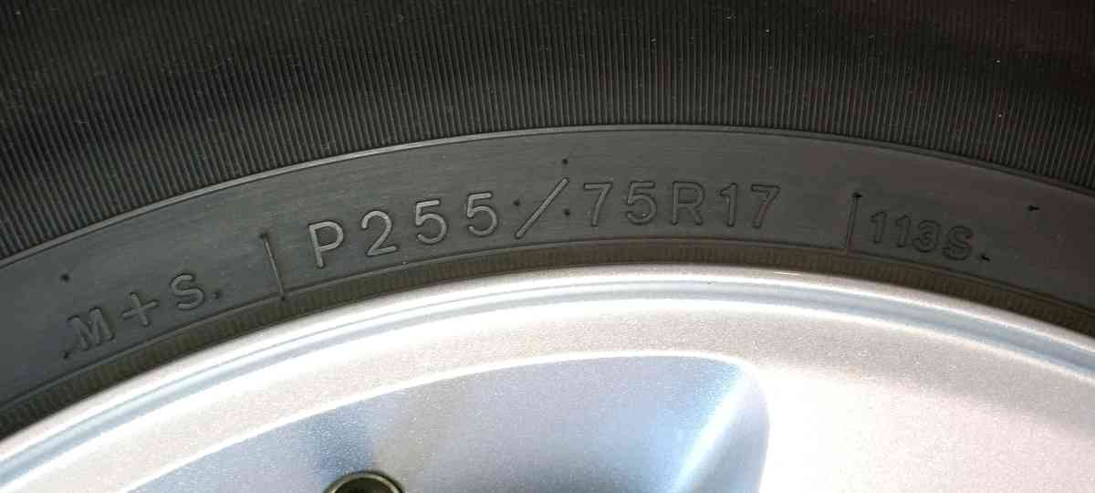 the tire rim R17 for the jeep whangler 2011 - Adelanto, California - FleaMarketBay