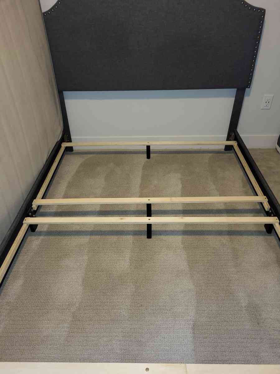 I am selling a Gray Queen Headboard and footboard bedframe - Dallas, Texas - FleaMarketBay