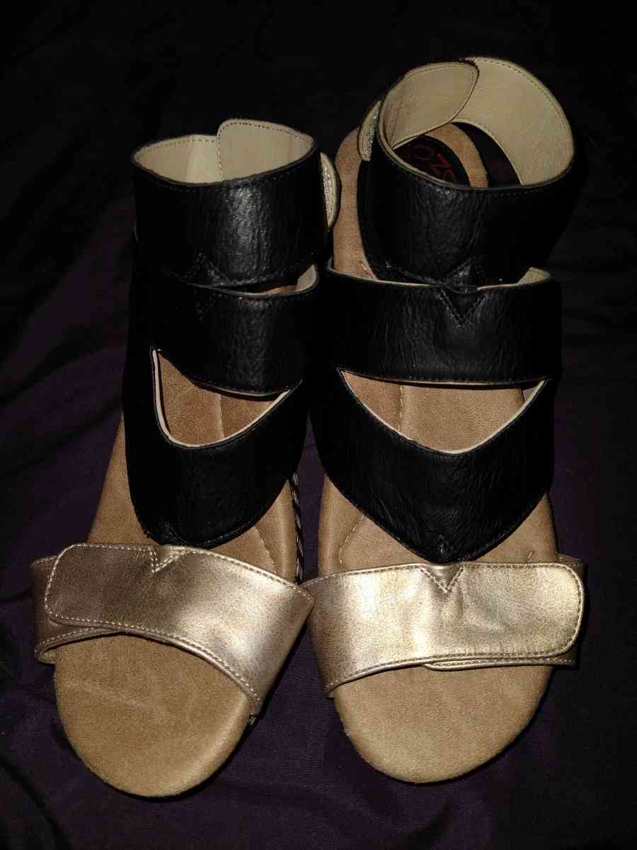 MODZORI REVERSIBLE WEDGE SHOES - Syracuse, New York - FleaMarketBay