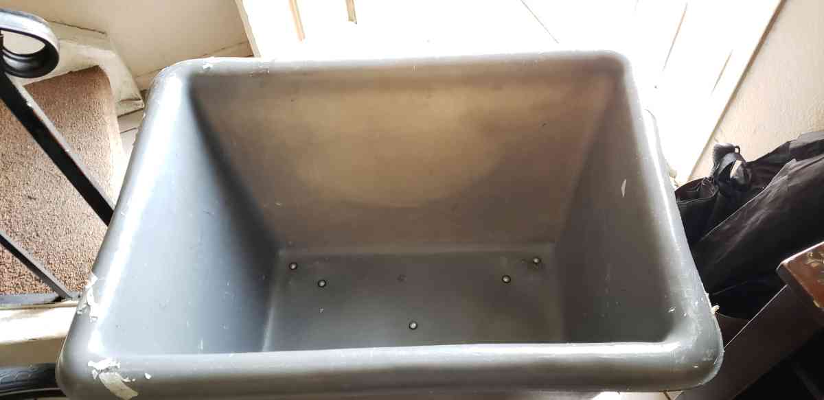 ULINE ROYAL BASKET 6BU - Chino, California - FleaMarketBay