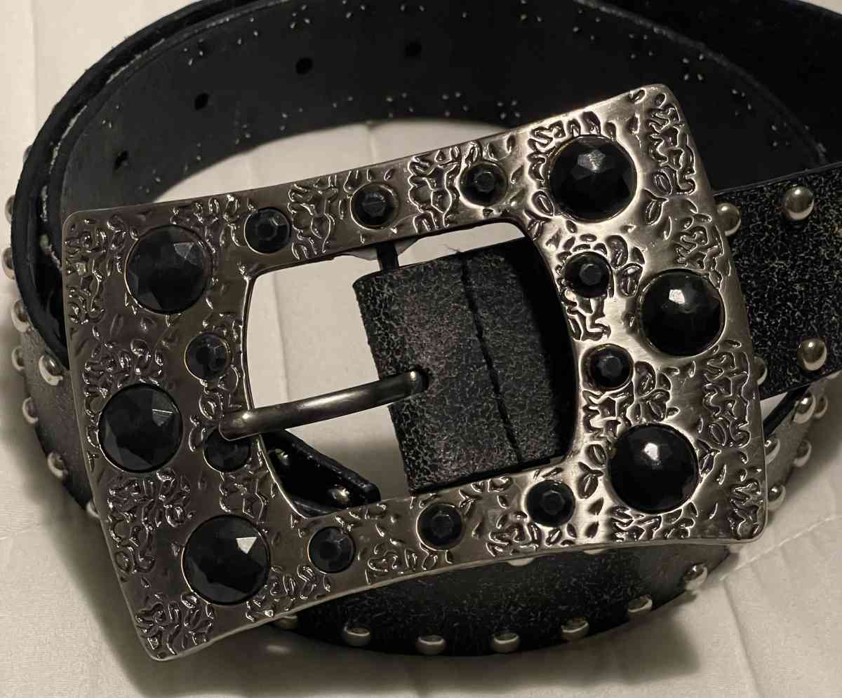 Buckle brand belt womens size small - Augusta, Kansas - FleaMarketBay