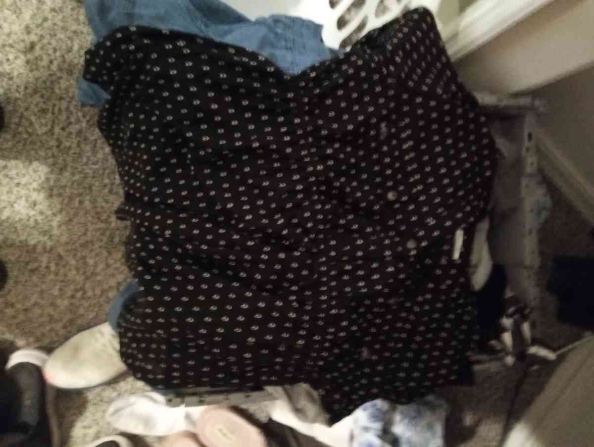 bucket full of gently worn clothing items size med to lrg - Tulsa, Oklahoma - FleaMarketBay