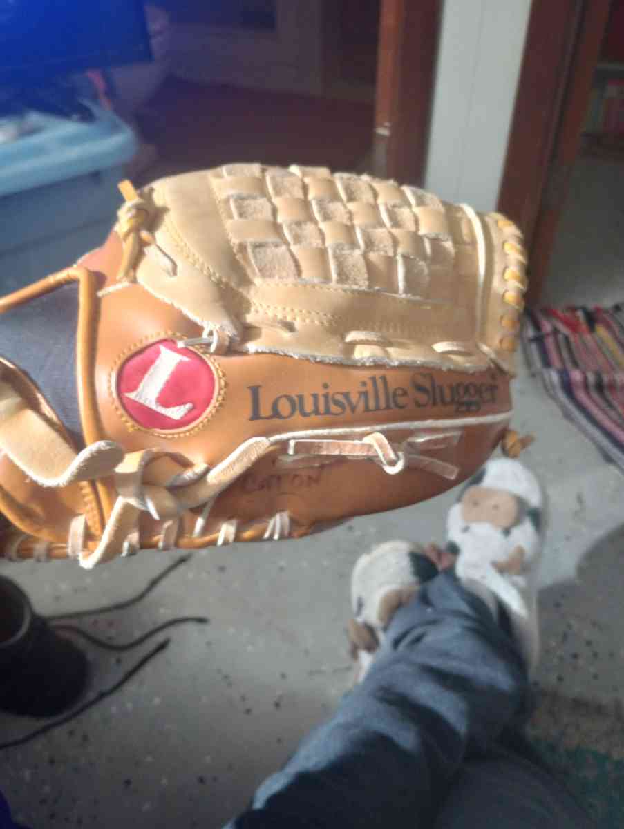 Louisville slugger baseball glove size 125 - Baltimore, Maryland