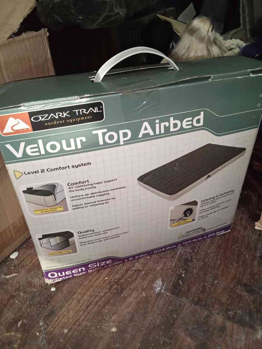 two air mattresses with air pump - Seminary, Mississippi