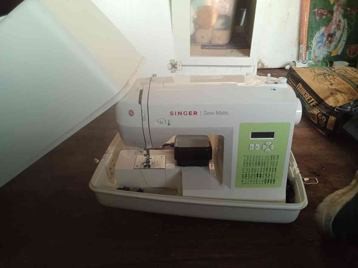 singer sew mate with vintage 3 tier sewing box - Seminary, Mississippi - FleaMarketBay