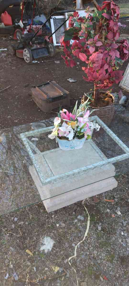 coffee table and one end table - Adair, Oklahoma - FleaMarketBay
