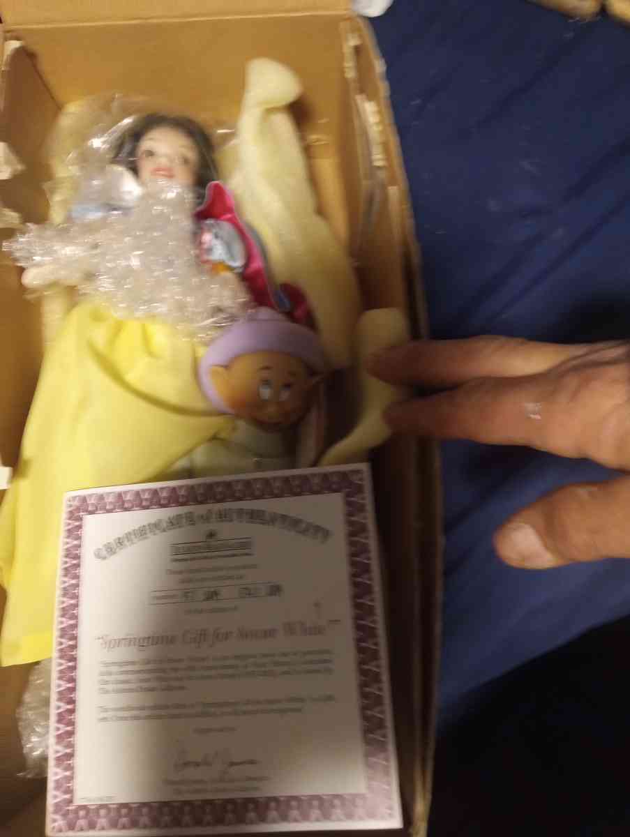 snow white doll - Fayetteville, North Carolina - FleaMarketBay