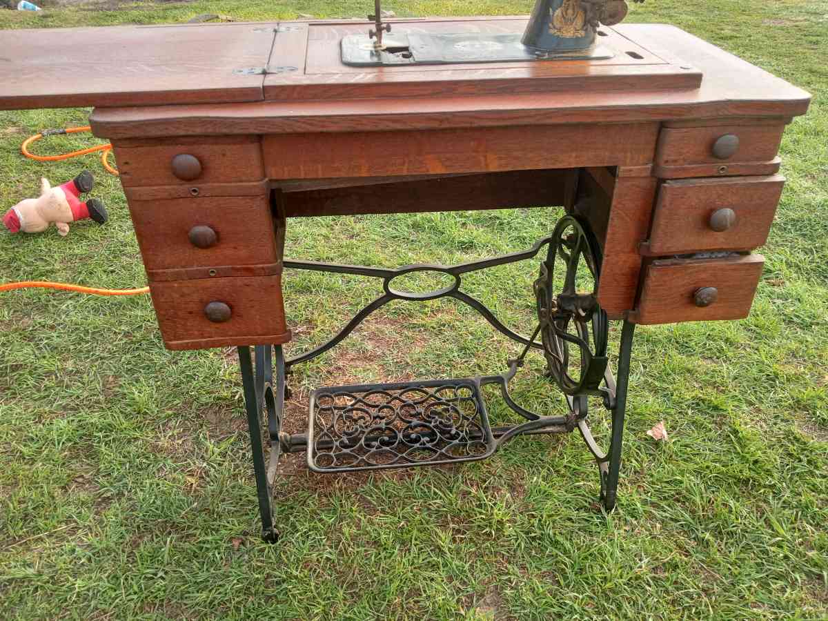 1911 sewing machine - Midway, Texas - FleaMarketBay