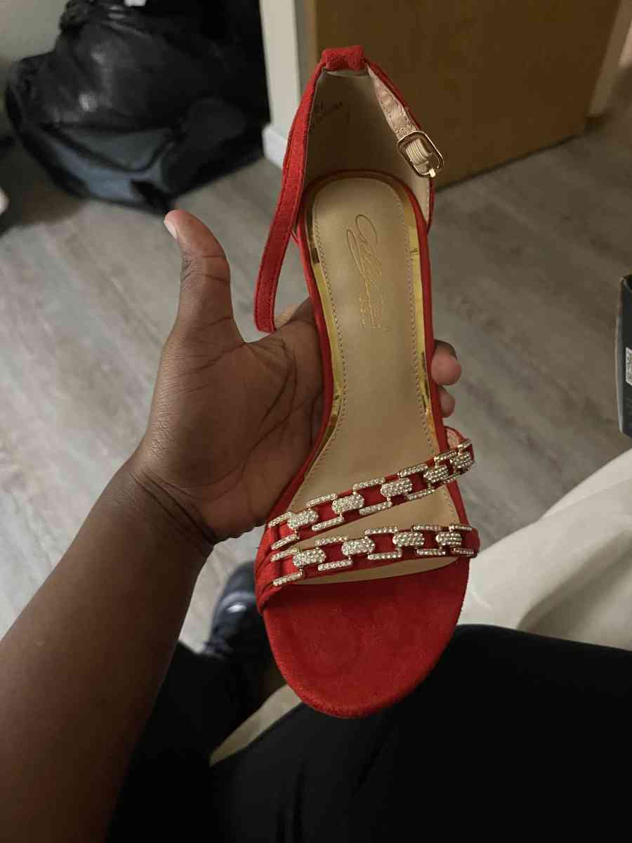 RED HEELS - Las Vegas, Nevada - FleaMarketBay