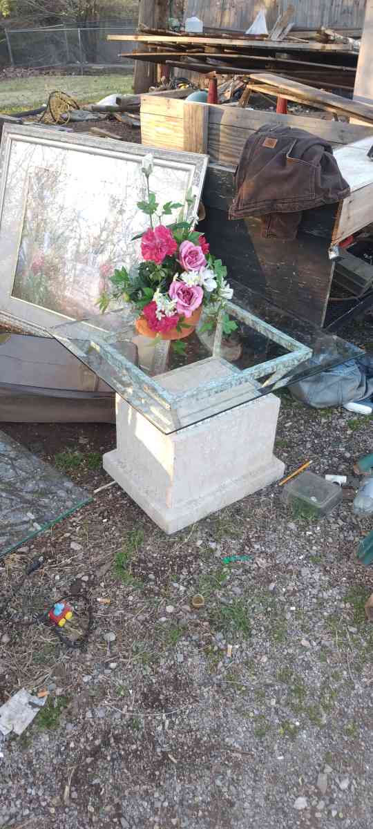 coffee table and one end table - Adair, Oklahoma - FleaMarketBay