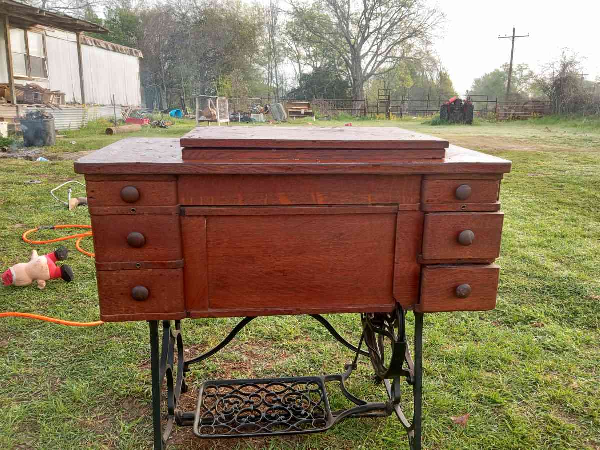 1911 sewing machine - Midway, Texas - FleaMarketBay